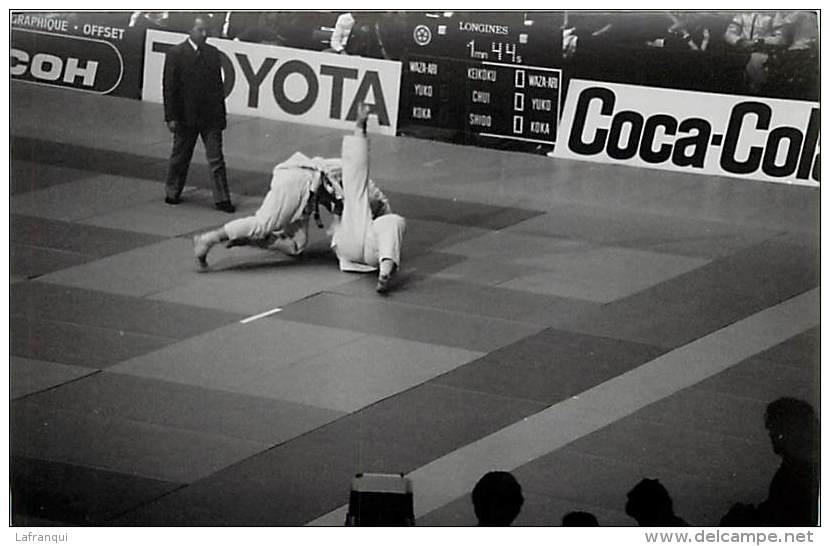 Ref A789- Arts Martiaux -judo -photo Souple Non Située- Rencontre Internationale Ou Nationale ??- Photo Bon Etat  - - Martiaux