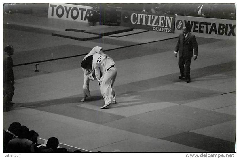 Ref A788- Arts Martiaux -judo -photo Souple Non Située- Rencontre Internationale Ou Nationale ??- Photo Bon Etat  - - Martiaux