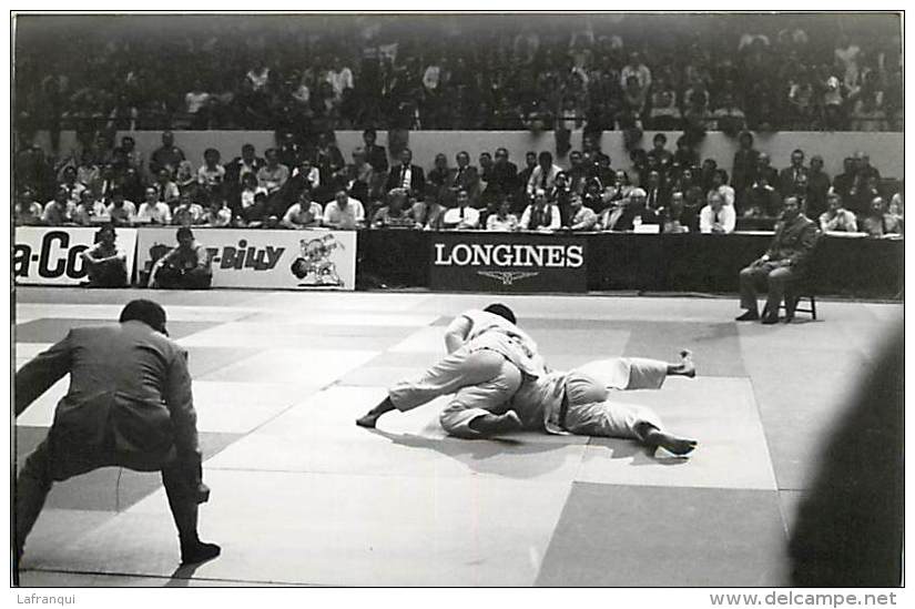 Ref A786- Arts Martiaux -judo -photo Souple Non Située- Rencontre Internationale Ou Nationale ??- Photo Bon Etat  - - Martial