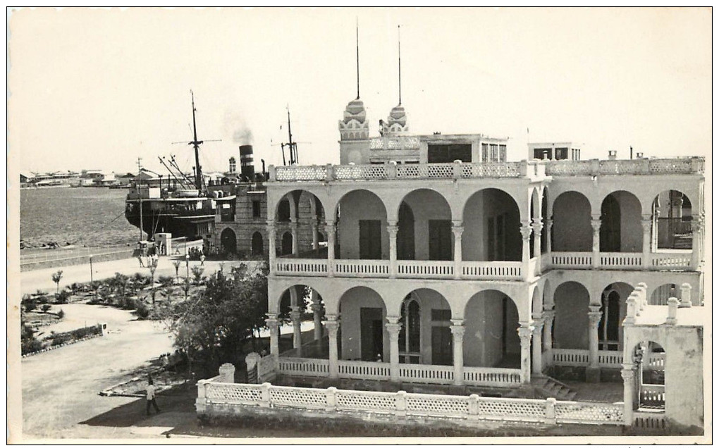 Vintage Real Photo PC; Massaua, Eritrea, Red Sea Colonial Bldg, Ship At Port - Erythrée
