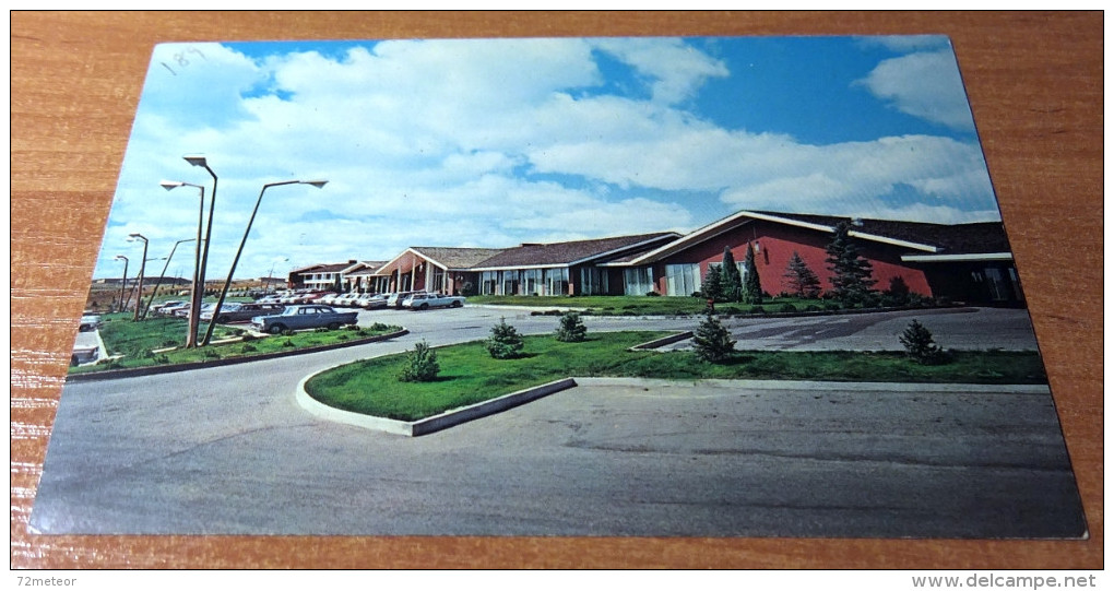 1957 Chevrolet Cars Voitures Little America Travel Center Cheyenne WY Postcard - Cheyenne