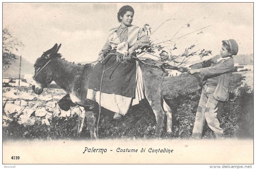 Italy, Palermo, Costume Di Contadine Woman Riding Donkey  With Firewood - Vrouwen