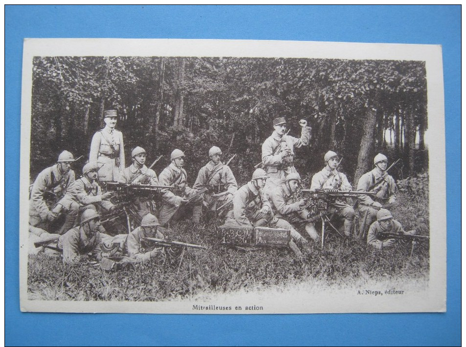 Recherchée CPA Militaire - GUERRE 1914-1918 - MITRAILLEUSES EN ACTION - Animée - Matériel