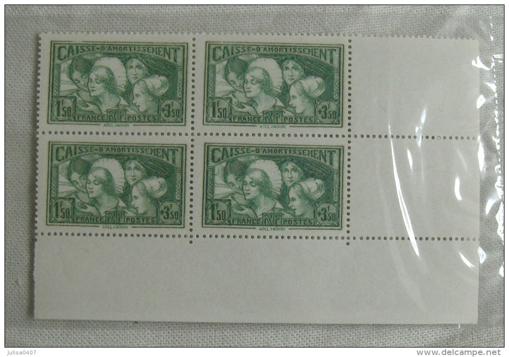 LES COIFFES DES PROVINCES FRANCAISES Caisse Amortissement  Bloc De 4 Timbres Neufs - Unused Stamps