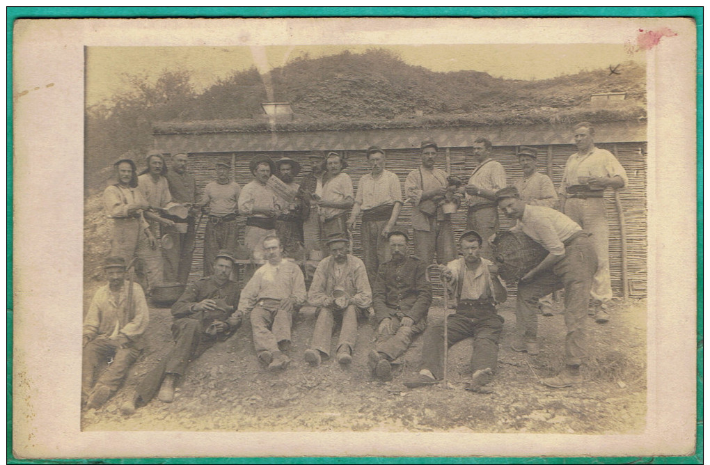 CARTE PHOTO MILITARIA - GUERRE 14/18 - GROUPE DE POILUS DANS LES TRANCHEES A VILLEY-SAINT-ETIENNE - Guerra 1914-18