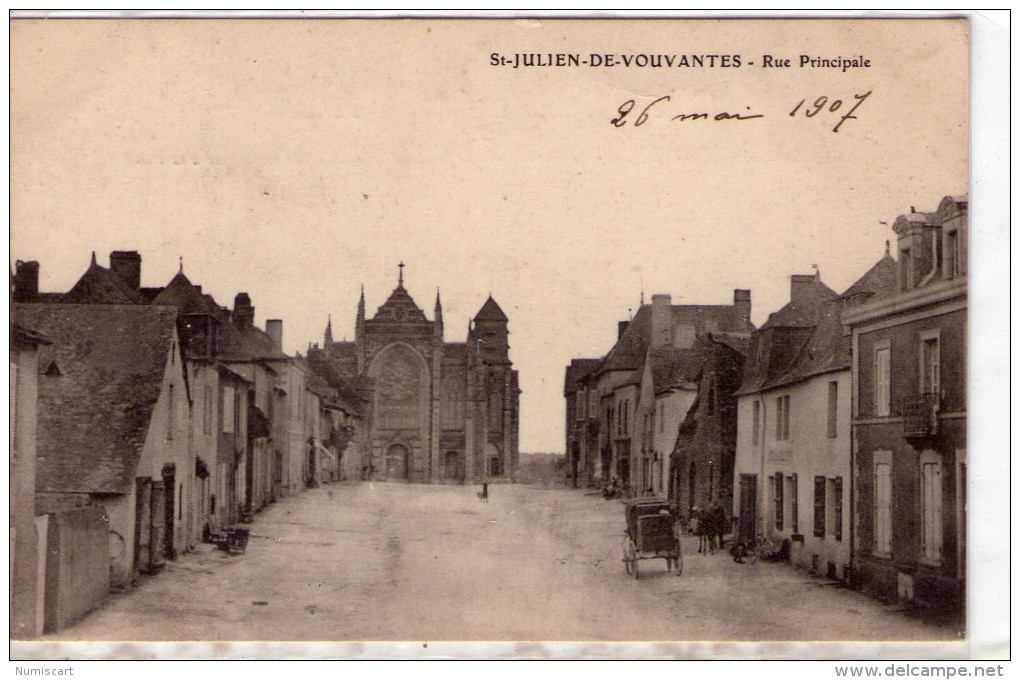 St-Julien-de-Vouvantes.. Animée.. La Rue Principale.. L´Eglise.. Attelage.. En 1907 - Saint Julien De Vouvantes