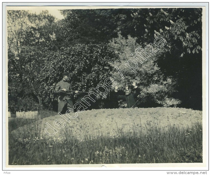 Guerre De 1914-18. (Chelles). Mise En Scène D'un Mauvais Rêve : "Les Allemands Au Château Des Tournelles". 4 Photos. - Guerre, Militaire