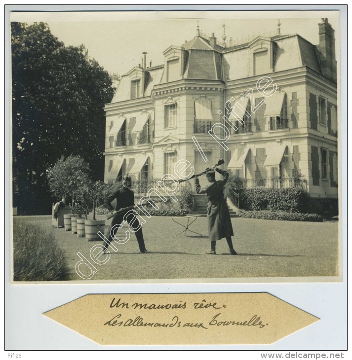 Guerre De 1914-18. (Chelles). Mise En Scène D'un Mauvais Rêve : "Les Allemands Au Château Des Tournelles". 4 Photos. - Guerre, Militaire