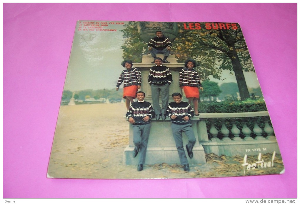 LES SURFS   °  A PRESENT TU PEUX T´EN ALLER  ° AUTOGRAPHE SUR VINYLE 45 TOURS - Autographes