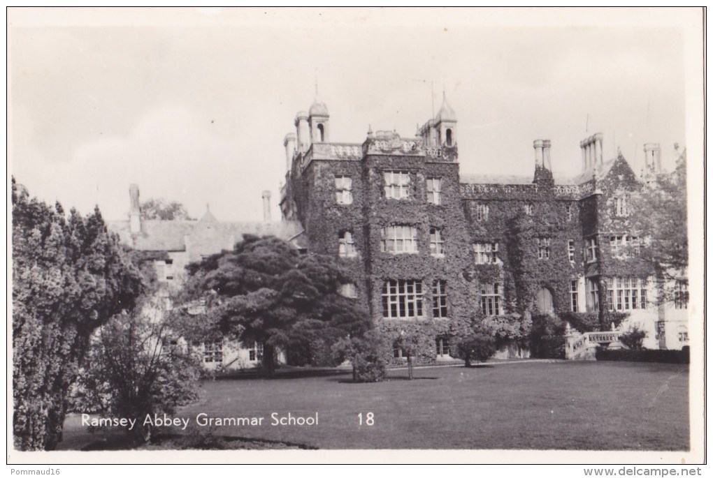 CPSM Photographie Ramsey Abbey Grammar School - Autres & Non Classés
