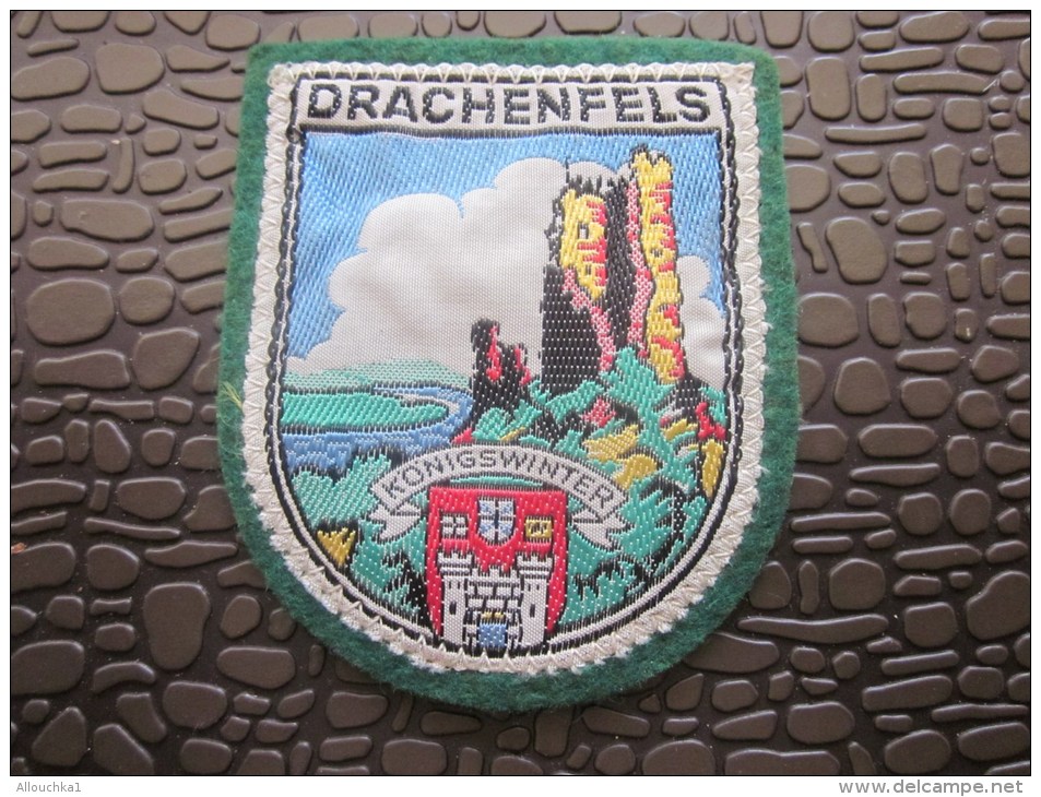 Drachenfels,terme Allemand Signifiant Littéralement «rocher Du Dragon »,est Une Colline D´Allemagne Ancien Volcan - Stoffabzeichen