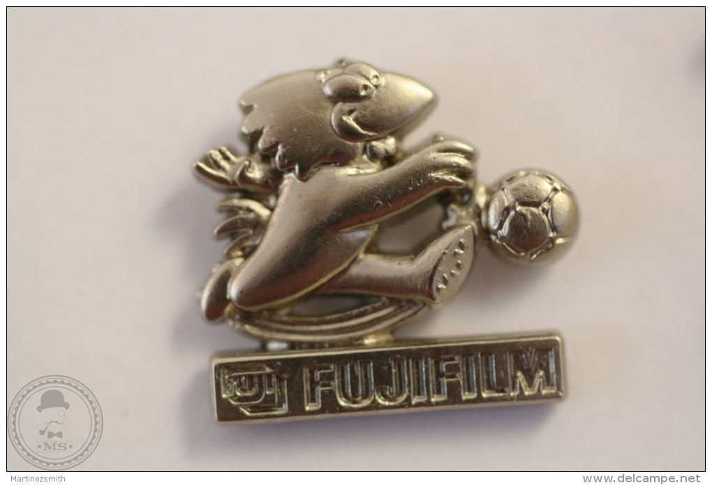 World Cup 1998 France Mascot Footix - Fujifil Advertising - Silver Colour - Football Pin Badge #PLS - Fútbol