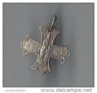 ReligieuxCroix / Sainte Anne D´Avray/Vers 1900   CAN153 - France