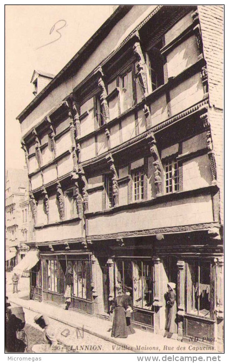 LANNION - Vieilles Maisons, Rue Des Capucins - Lannion