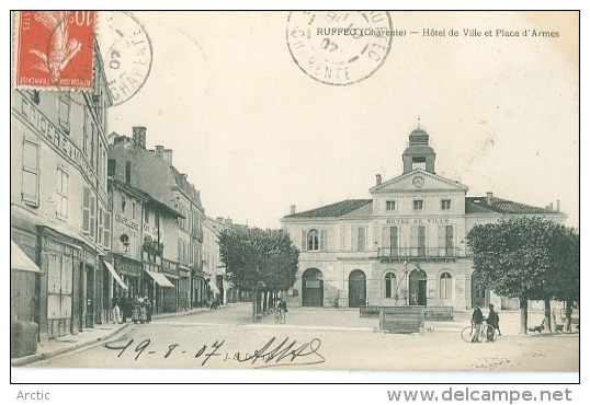 Ruffec Charente Hotel De Ville Et Place D'armes - Ruffec