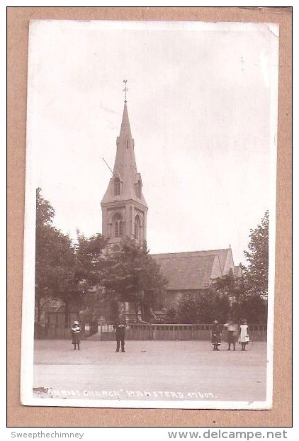 RP Christ Church Wanstead London Suburbs + POLICEMAN & CHILDREN WITH HOOLA HOOPS TOYS PLAYING - Londen - Buitenwijken