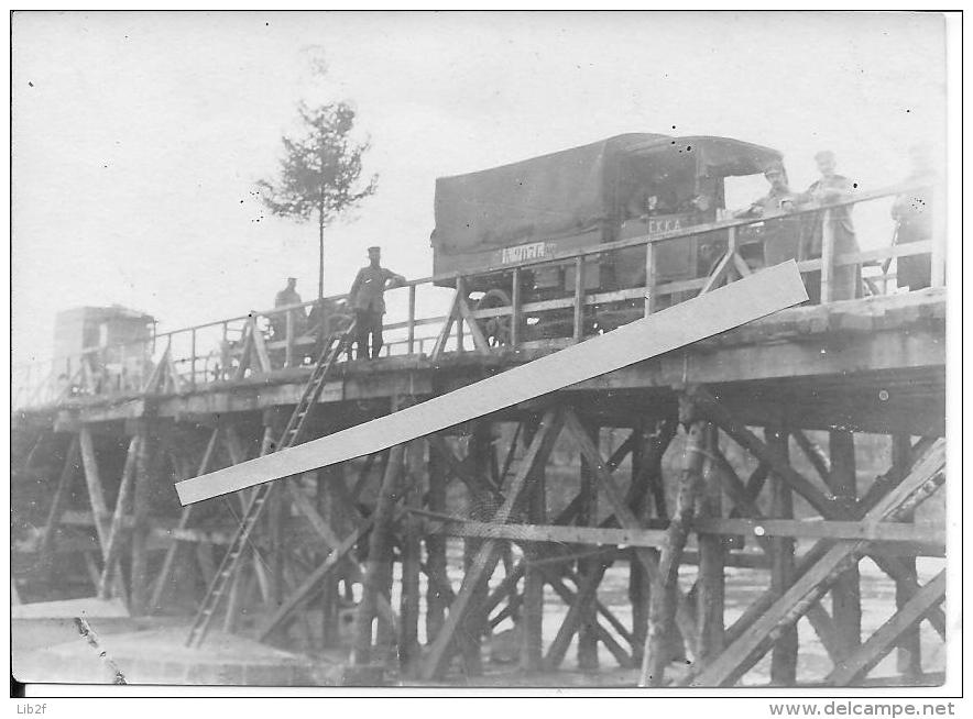 Automobile Camions Allemands EKKA Sur Un Pont Construit Par Des Pionniers 1 Photo 1914-1918 14-18 Ww1 WwI - Guerre, Militaire