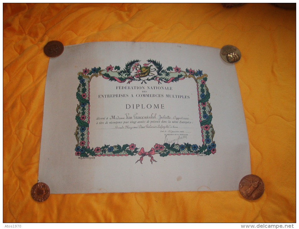 DIPLOME FEDERATION NATIONALE DES ENTREPRISES A COMMERCES MULTIPLES DE 1952. / GRANDS MAGASINS AUX GALERIES LAFAYETTE P. - Diploma's En Schoolrapporten