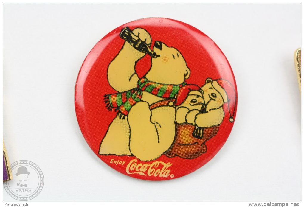 Polar Bear And Cubs Drinking Coca Cola - Advertising  Pin Badge #PLS - Coca-Cola