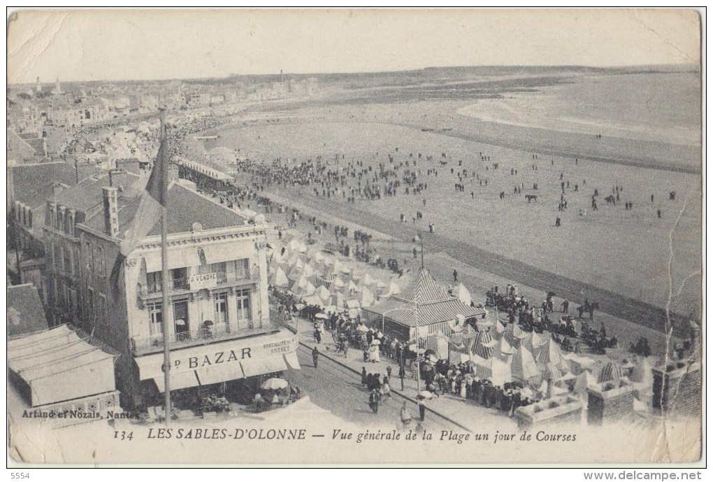 Cpa  85 Vendee Les Sables D Olonne Vue Generale De La Plage Un Jour De Courses - Sables D'Olonne