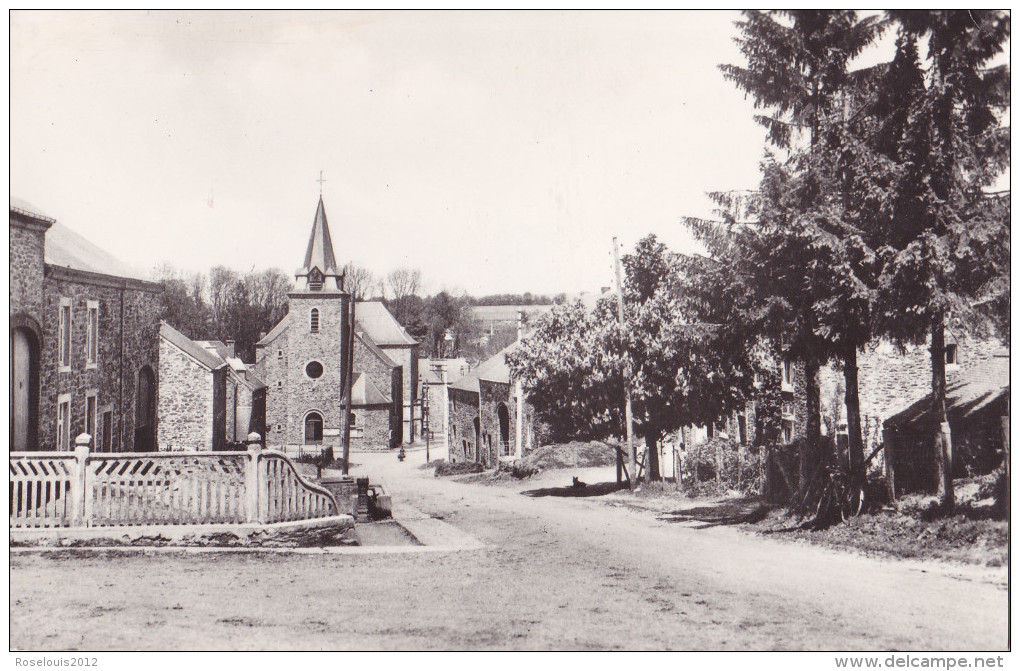 PORCHERESSE-EN-ARDENNE : Centre Du Village - Daverdisse