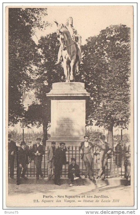 75 - PARIS - Ses Squares Et Ses Jardins - 111 - Square Des Vosges - Statue De Louis XIII - Statues