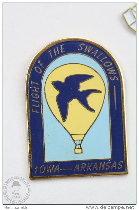 Flight Of The Swallows - IOWA - Arkansas Hot Air Balloon - Pin Badge #PLS - Other & Unclassified