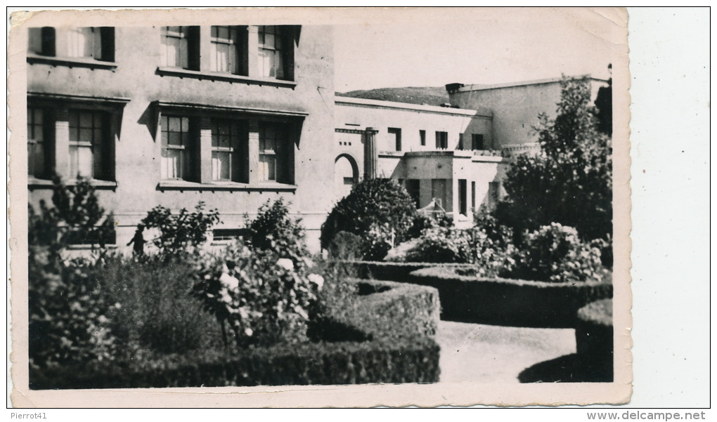 AFRIQUE - ALGÉRIE - SOUK AHRAS - Le Square Et Le Groupe Scolaire (1955) - Souk Ahras