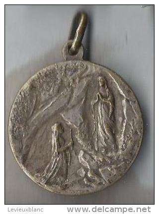 Religieux/ Médaille/Vierge Marie / LOURDES/Vers 1930   CAN165 - Frankrijk