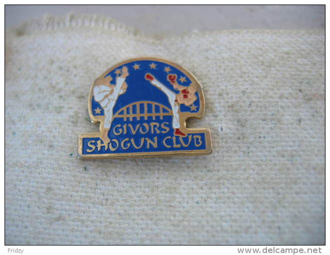 Pin´s Du Shogun Club De GIVORS - Lutte