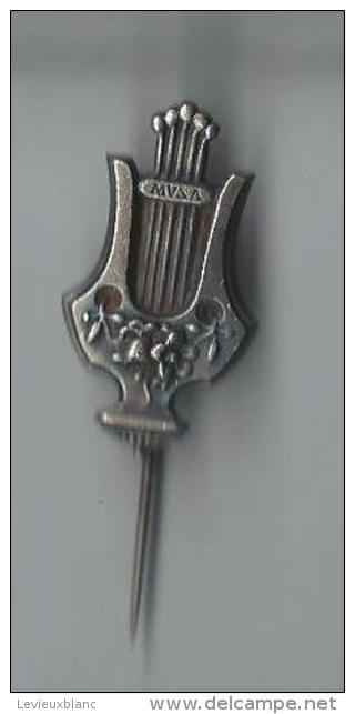 Insigne/ Epinglette/Musique/Lyre/m étal Blanc/MUAVA/Vers 1960        PART32 - Objets Dérivés