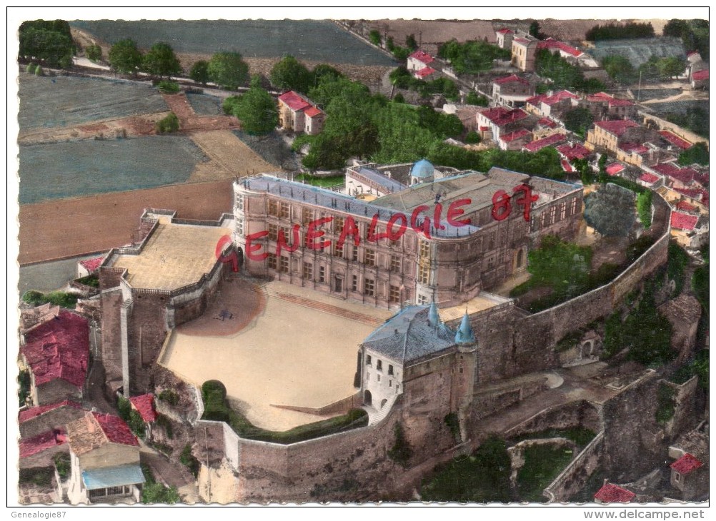 26 - GRIGNAN - LE CHATEAU   FACADES ET LA COUR D' HONNEUR - Grignan