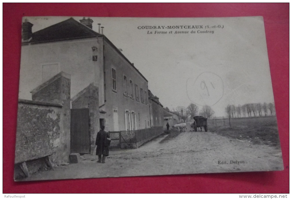 Cp  Coudray Montceaux La Ferme Et Avenue Du Coudray - Saint Pierre Le Moutier