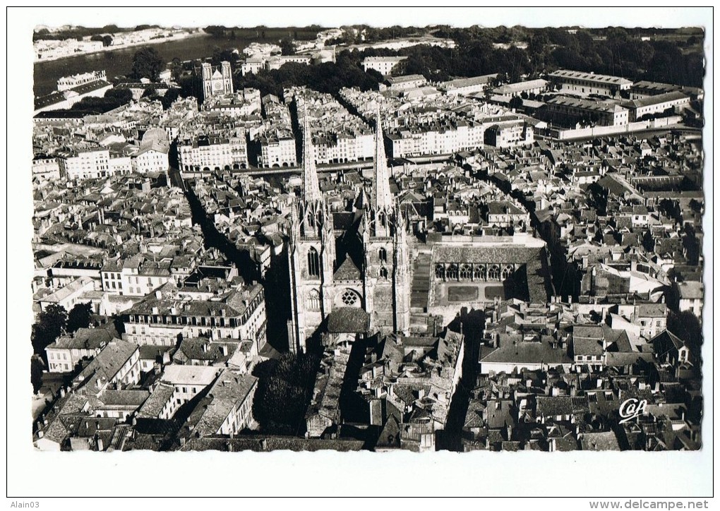 CPSM - 64 - BAYONNE - Vue Par Avion - La Cathédrale, Son Cloître - Quais De La Nive Et Saint-André - 1121 Cap - Bayonne