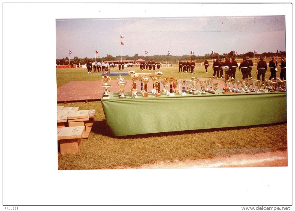 21 AUXONNE - 1984 - Photographie Remise De Prix - Podium Coupes - Sapeurs POMPIERS En Uniforme DRAPEAU - Pompiers