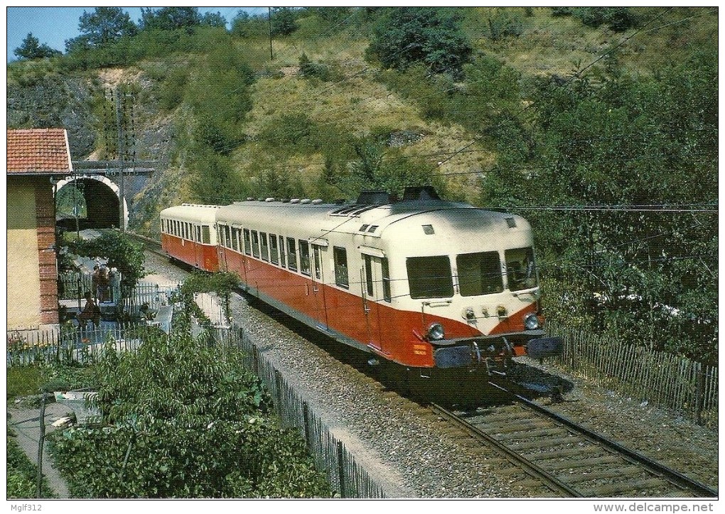 FRANCE : VILLEFRANCHE De ROUERGUE (12) AUTORAIL X 2800 TrainAurillac-Toulouse En 1967 Détails  2ème Scan - Treni