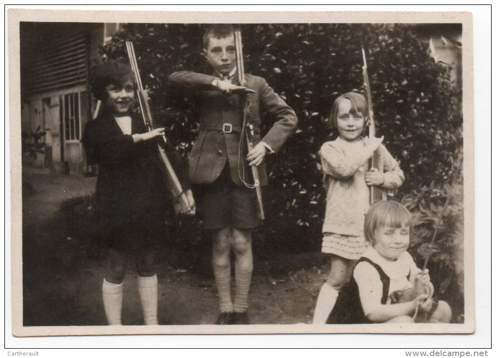 Photo Ancienne : Des Enfants Avec De Fausses Armes - Orléans , Famille Lederne (?) - Lieux