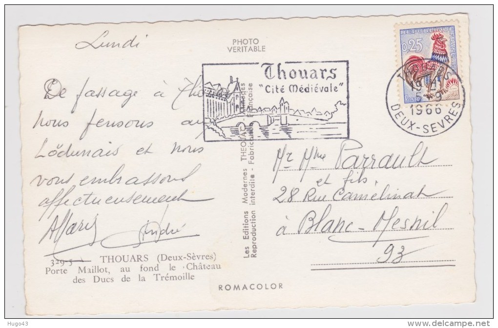 (RECTO / VERSO) THOUARS EN 1966 - PORTE MAILLOT AU FOND LE CHATEAU DES DUCS DE LA TREMOILLE - FORMAT CPA - Thouars