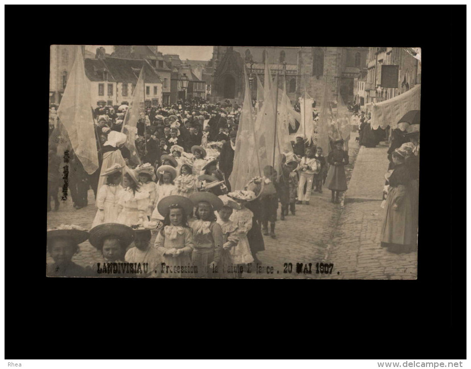 29 - LANDIVISIAU - BELLE CARTE PHOTO - Procession - Landivisiau