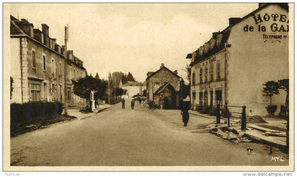 AUZANCES - CREUSE  (23) - PEU COURANTE CPA HÔTEL DE LA GARE. - Auzances