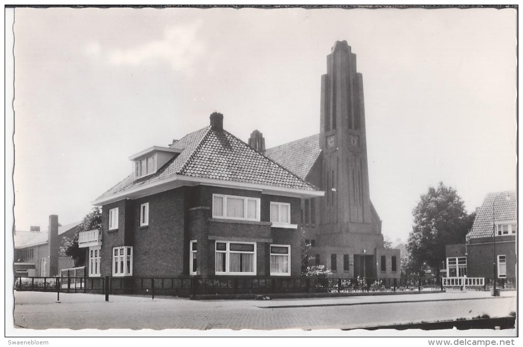 NL.- Waddinxveen. Gereformeerde Kerk Met Pastorie..2 Scans - Waddinxveen