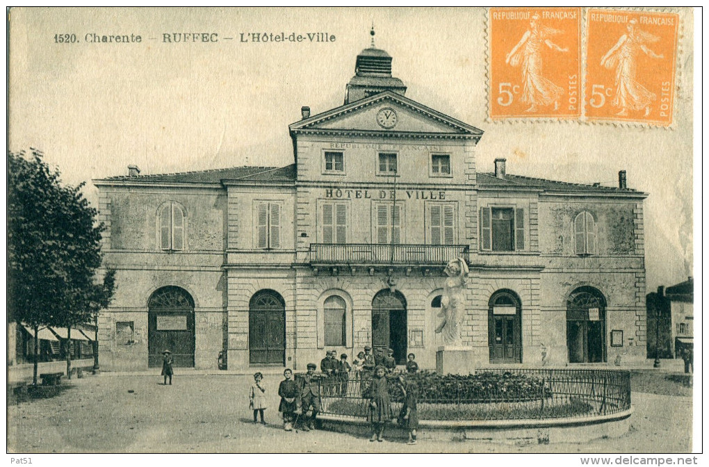 16 - Ruffec : L' Hôtel De Ville - Ruffec