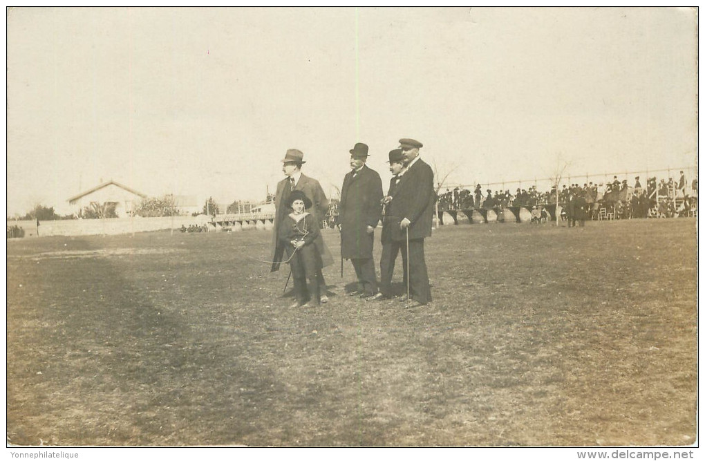 92 - COLOMBES- Stade -carte Photo- (voir Scans Recto-verso) - Colombes