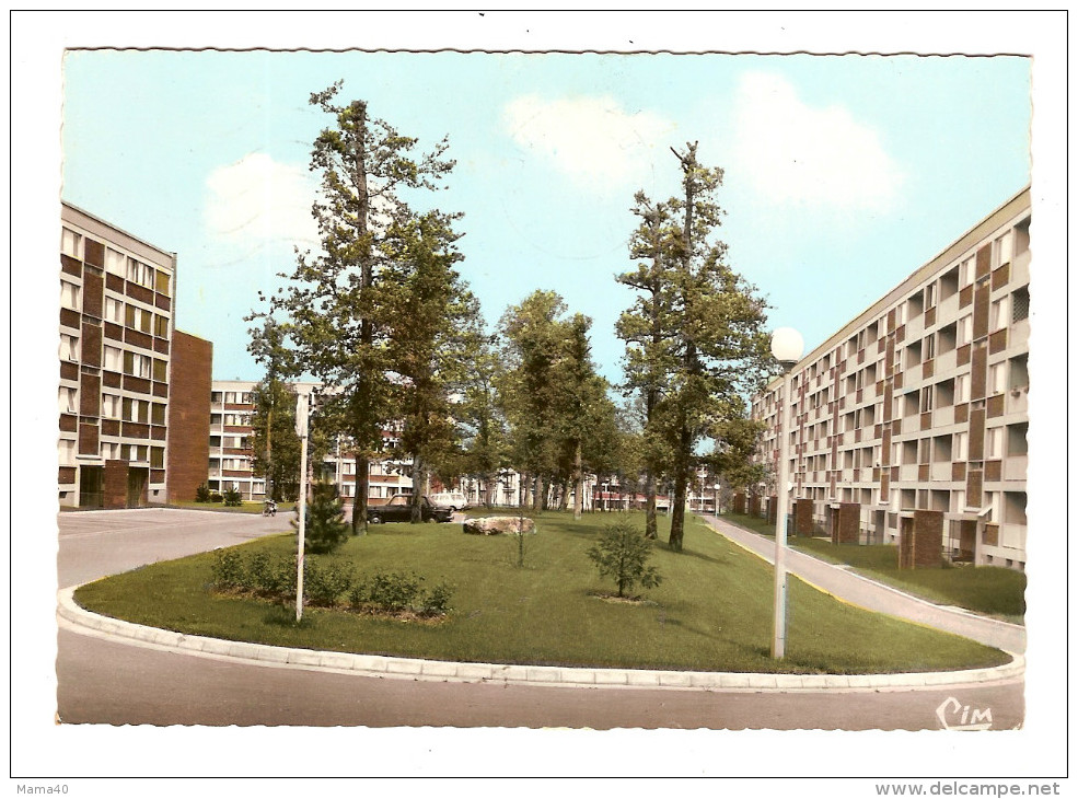 78 - AUBERGENVILLE - La Rue Du Plateau En 1977 - Aubergenville