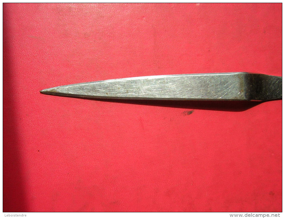 ANCIEN OUVRE LETTRE EN FER   AGREMENT C S T B  N° 1841   POMEL  VERGONGHEON - Briefopener