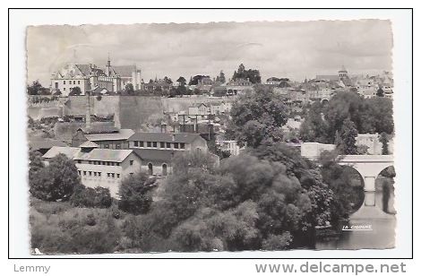 79 - THOUARS - VUE GENERALE PARTIELLE - CPSM DENTELEE EN N & B - 1958 - Thouars