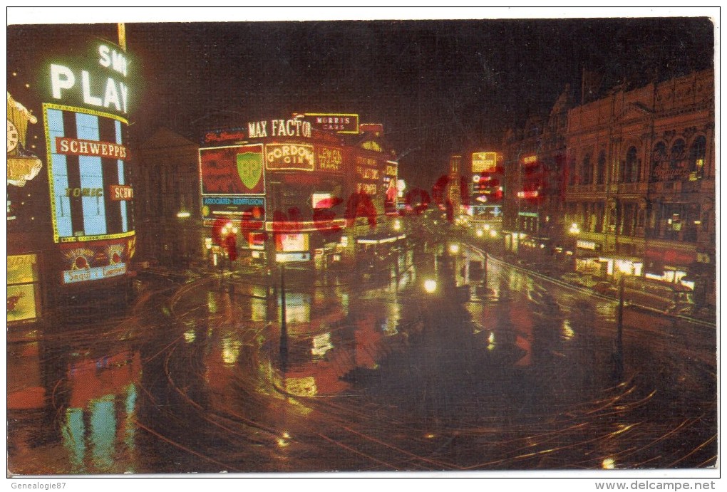 ROYAUME UNI - ANGLETERRE - LONDON - PICCADILLY AT NIGHT - Piccadilly Circus