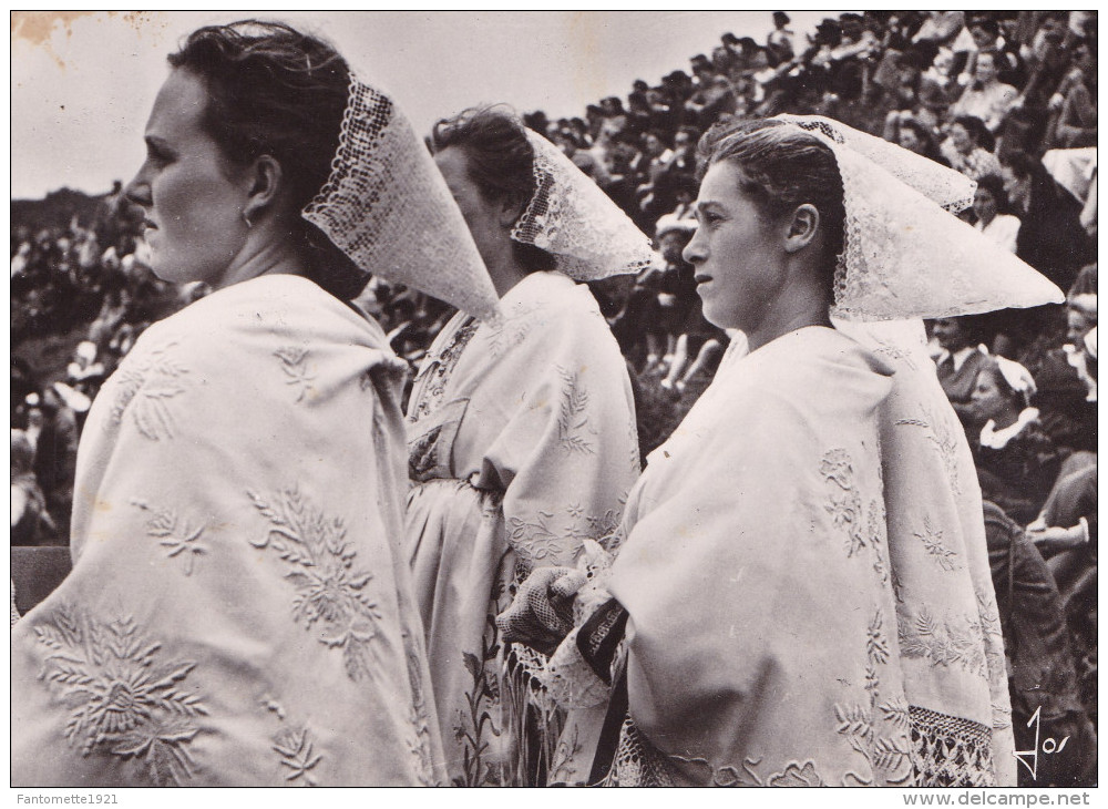 KERLOUAN   JEUNES FILLES  EN COSTUME DE CEREMONIE (dil32) - Kerlouan