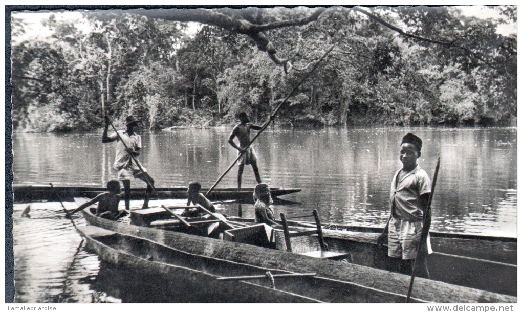 AFRIQUE - PERES DU SAINT ESPRIT - BORD DU FLEUVE LOBAYE - Centrafricaine (République)