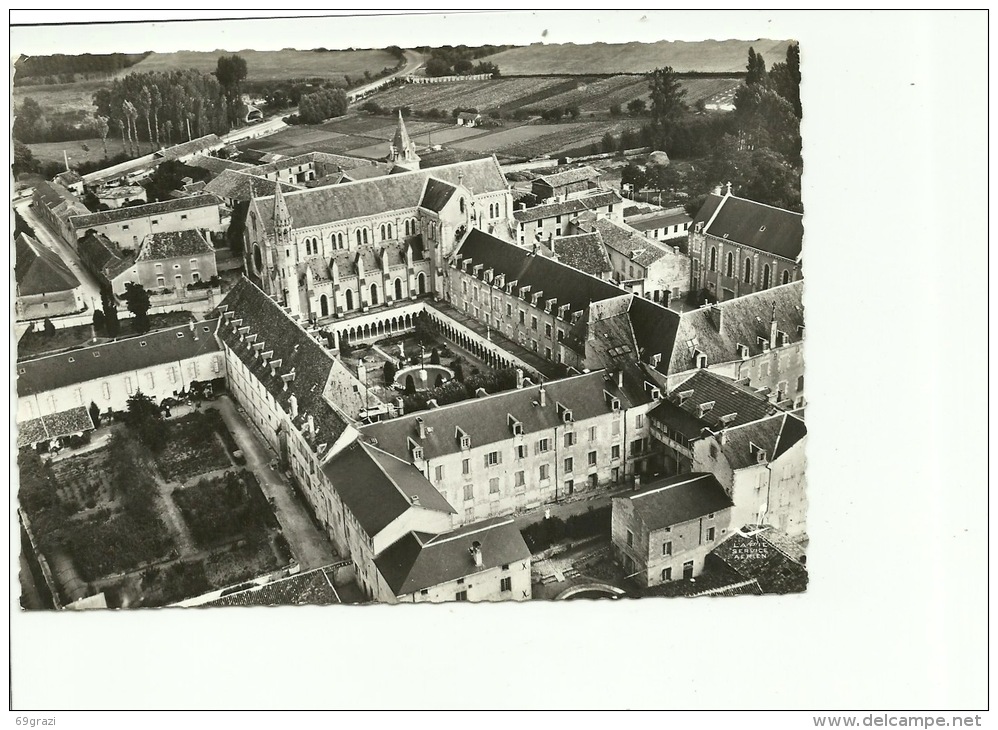 La Puye   Vue Aérienne De La Maison Mère Des Filles De La Croix Intérieur De La Cour - Altri & Non Classificati